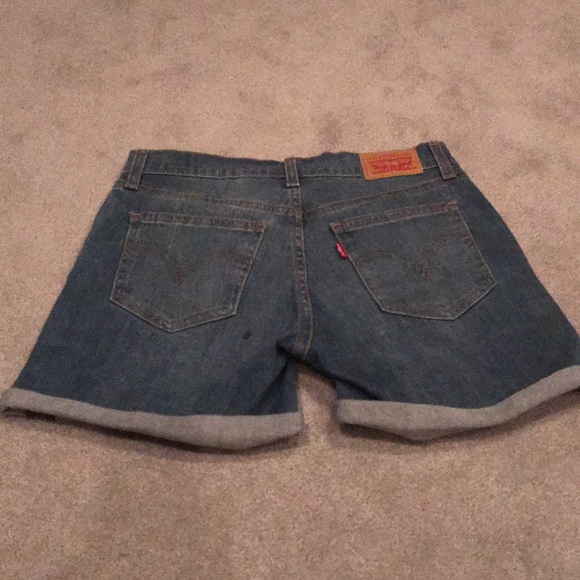NWOT Levi’s Jean Shorts - Picture 2 of 2